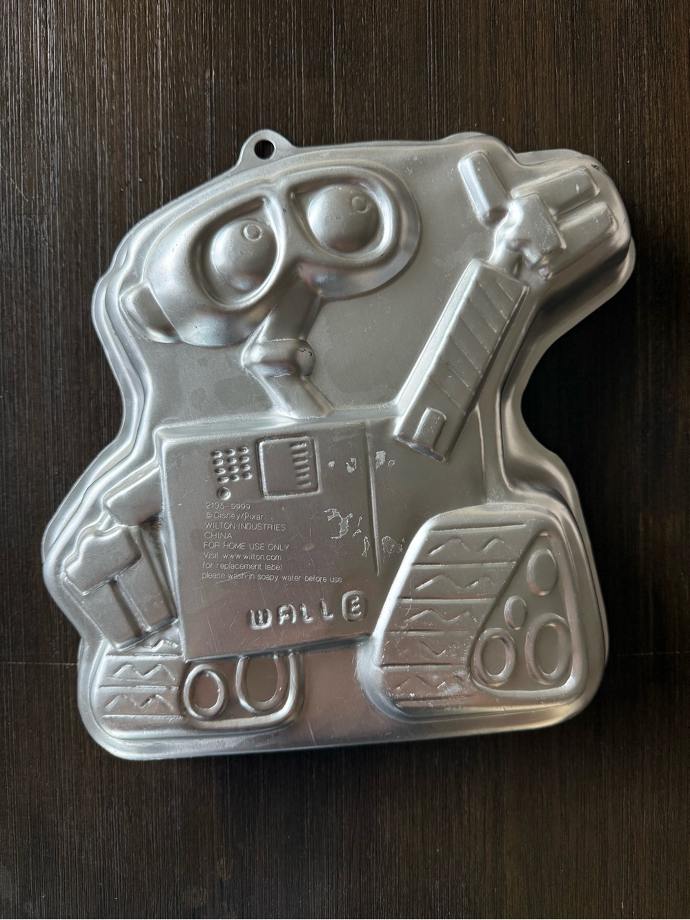 WALL•E Aluminum Cake Pan - Silver